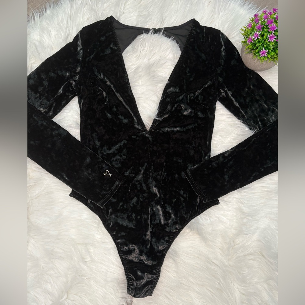 Victoria's Secret Black Velvet Bodysuit Size XS - Picture 2 of 6